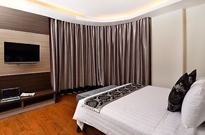 Holiday Villa Hotel & Suites