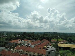 Holiday Villa Hotel & Suites