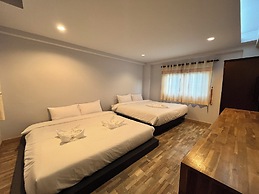 Dozy Lamoon House