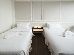 Luscious Hotel