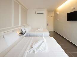 Luscious Hotel