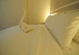 Luscious Hotel