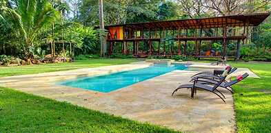 Iguana Lodge Beach Resort