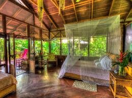 Iguana Lodge Beach Resort