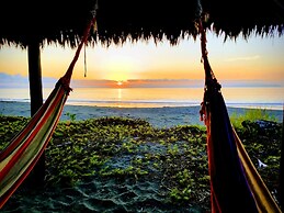 Iguana Lodge Beach Resort