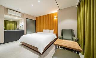 F HOTEL Yeongdeungpo