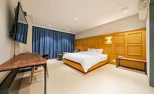 F HOTEL Yeongdeungpo