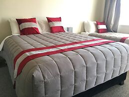 Colonial Lodge Motel