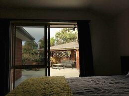 Aachen Place Motel
