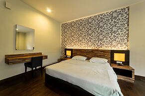 WaterFront Boutique Hotel