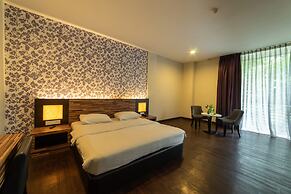 WaterFront Boutique Hotel