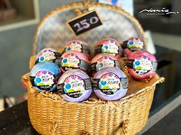 Naris Art Hotel