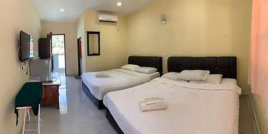 Penarak Bamboo Beach Motel