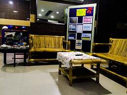 Penarak Bamboo Beach Motel