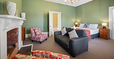 Clydesdale Manor
