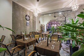Ashia Hotel & Lounge