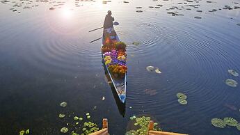 Houseboat Zaindari Palace
