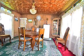 Houseboat Zaindari Palace