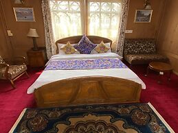 Houseboat Zaindari Palace