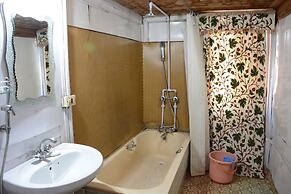 Houseboat Zaindari Palace