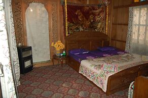 Houseboat Zaindari Palace