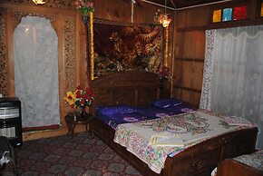 Houseboat Zaindari Palace