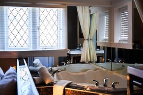 Leaside Manor by The Leaside Group