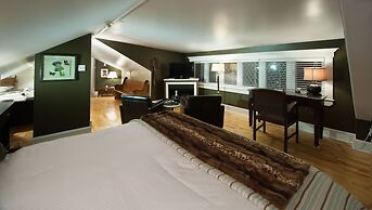 Leaside Manor by The Leaside Group