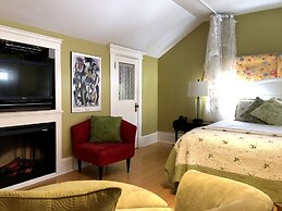 Leaside Manor by The Leaside Group