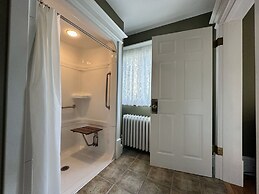 Leaside Manor by The Leaside Group