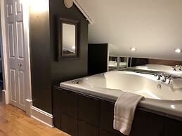 Leaside Manor by The Leaside Group