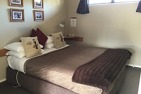 Lakefront Lodge
