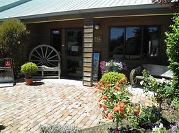 Lakefront Lodge