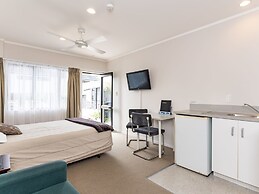 Outrigger Motel