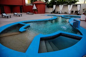 La Posada Hotel & Beach Club