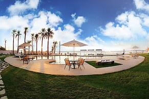 La Posada Hotel & Beach Club
