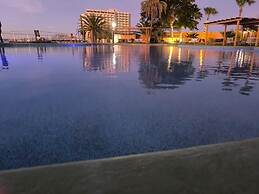 La Posada Hotel & Beach Club