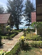 Good Days Lanta Beach Resort