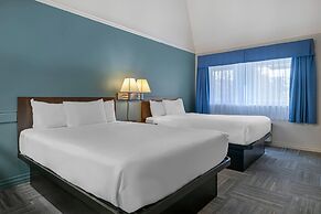Econo Lodge Inn & Suites