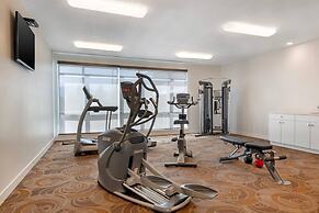 Econo Lodge Inn & Suites