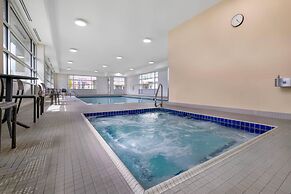Econo Lodge Inn & Suites