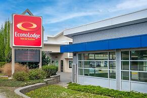 Econo Lodge Inn & Suites