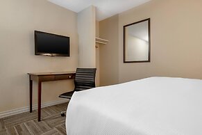 Econo Lodge Inn & Suites