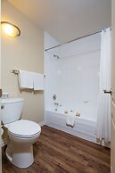 Econo Lodge Inn & Suites