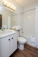 Econo Lodge Inn & Suites