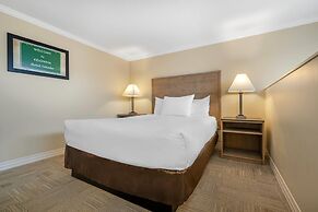 Econo Lodge Inn & Suites