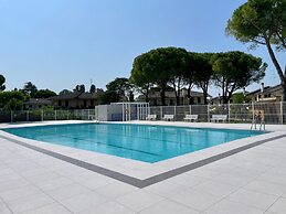Townhouse With Garden and Shared Pool