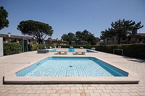 Townhouse With Garden and Shared Pool