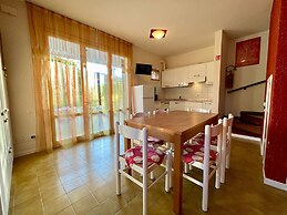 Townhouse With Garden and Shared Pool
