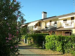 Townhouse With Garden and Shared Pool